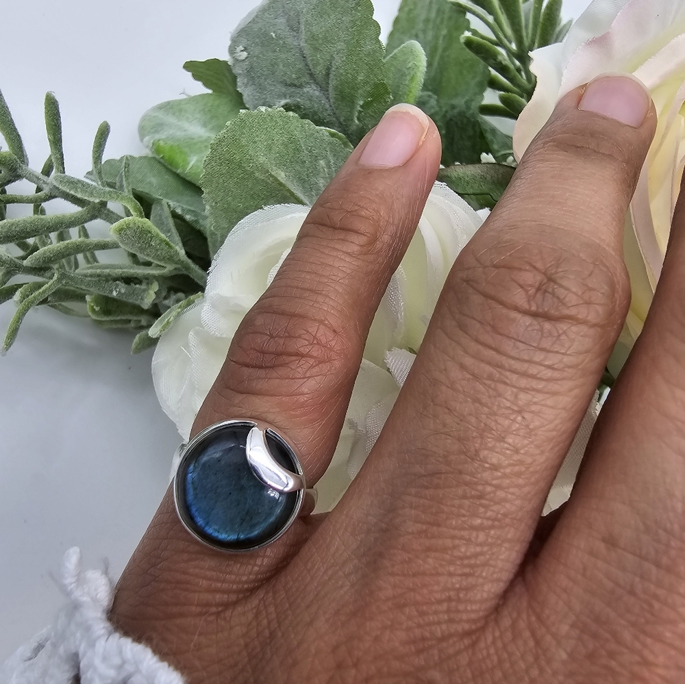 🥰 GLOWING MOON RING - Picture 5 of 9